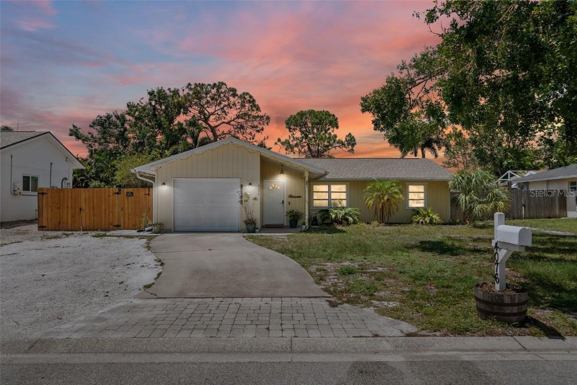 4076 Vana Dr., Sarasota, FL 34241