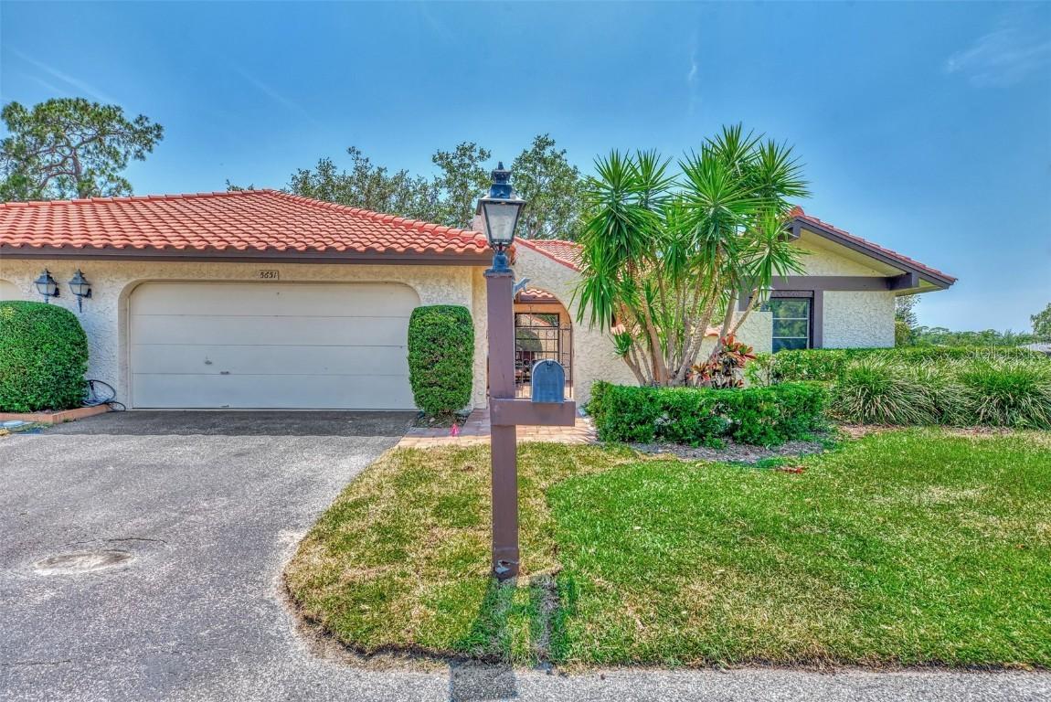 5651 Golf Pointe Dr., Sarasota, FL 34243