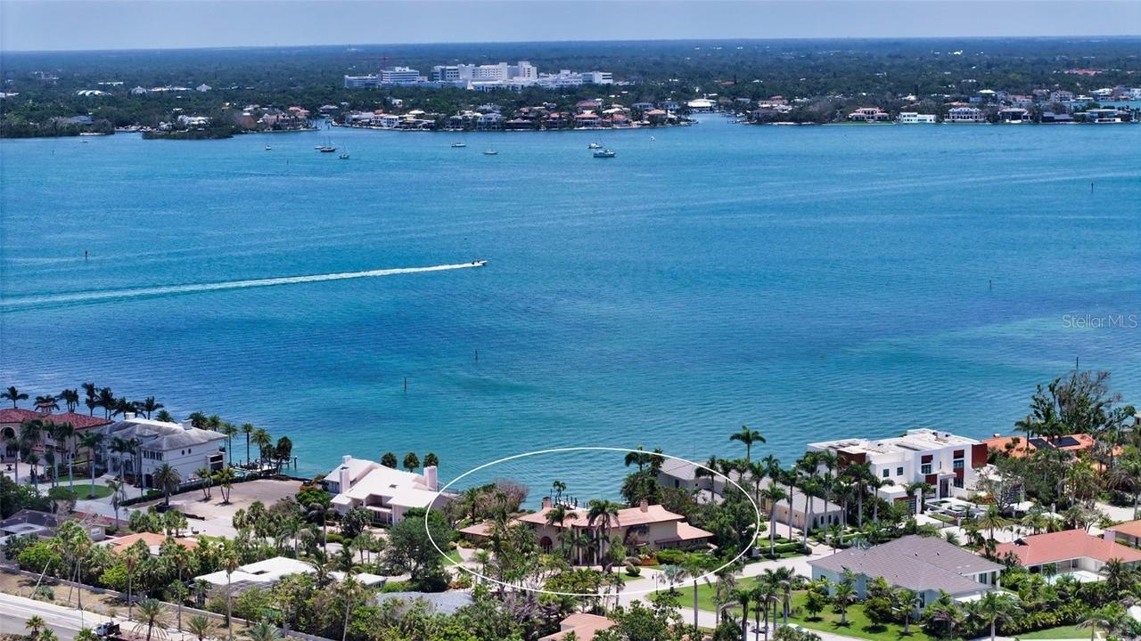 203 Robin Dr., Sarasota, FL 34236