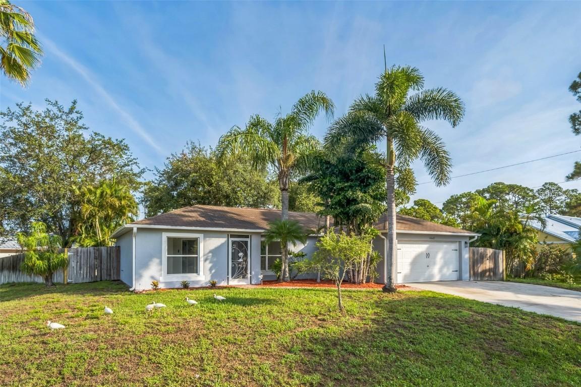 1062 Blossom Dr., Sebastian, FL 32958