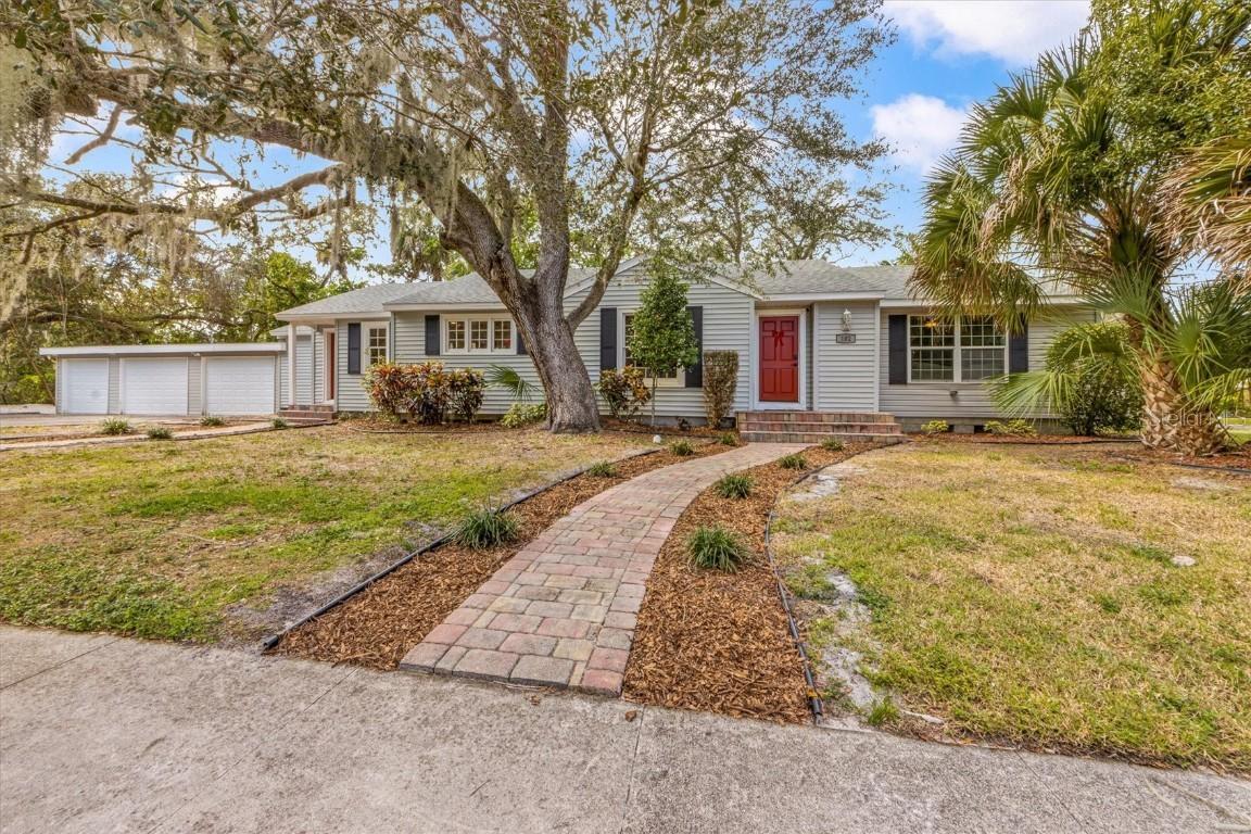 102 28th St., Bradenton, FL 34205