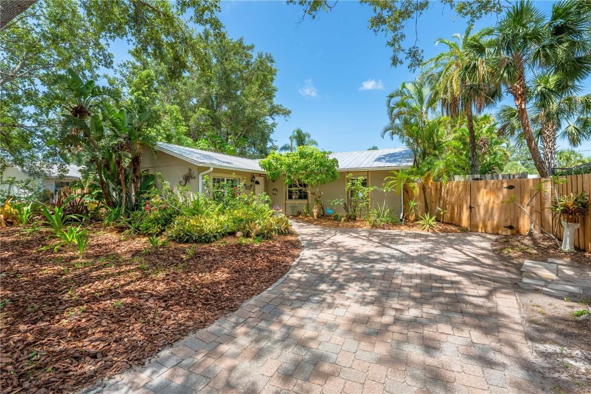 2630 Bucida Dr., Sarasota, FL 34232