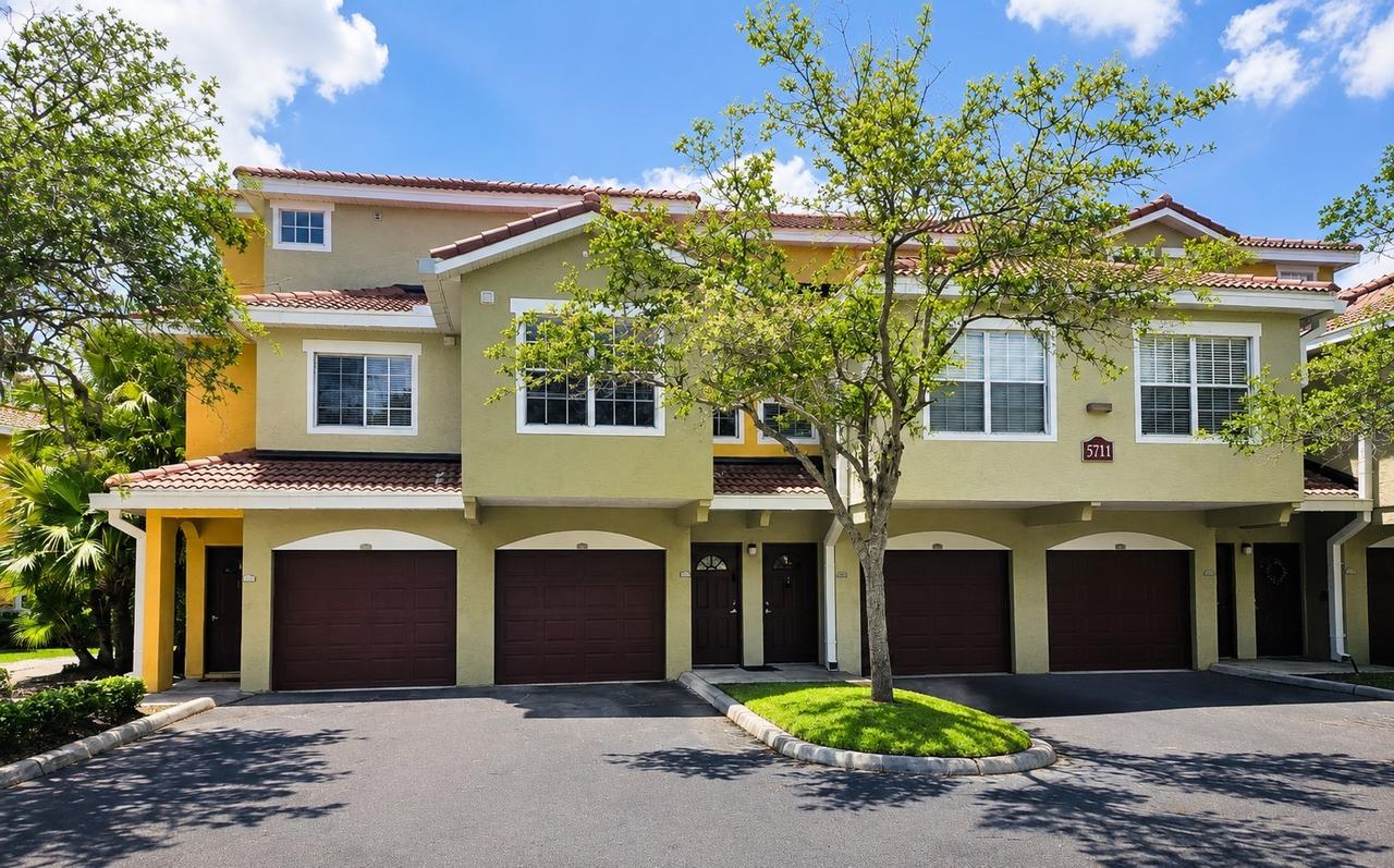 5711 Bentgrass Dr. #19-203, Sarasota, FL 34235