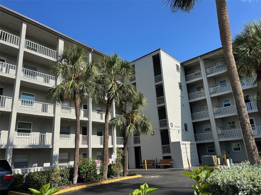 3272 Lake Bayshore Dr. #515, Bradenton, FL 34205