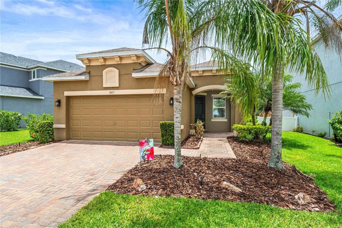 8437 Nandina Dr., Sarasota, FL 34240