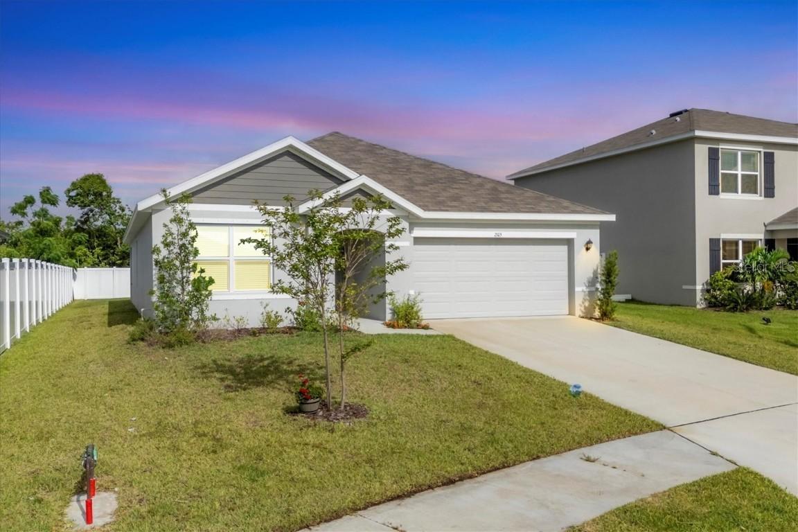 2105 Grand Flora Tr., Bradenton, FL 34208