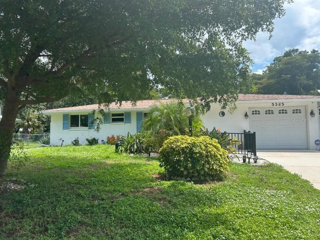 5325 Murdock Ave., Sarasota, FL 34231
