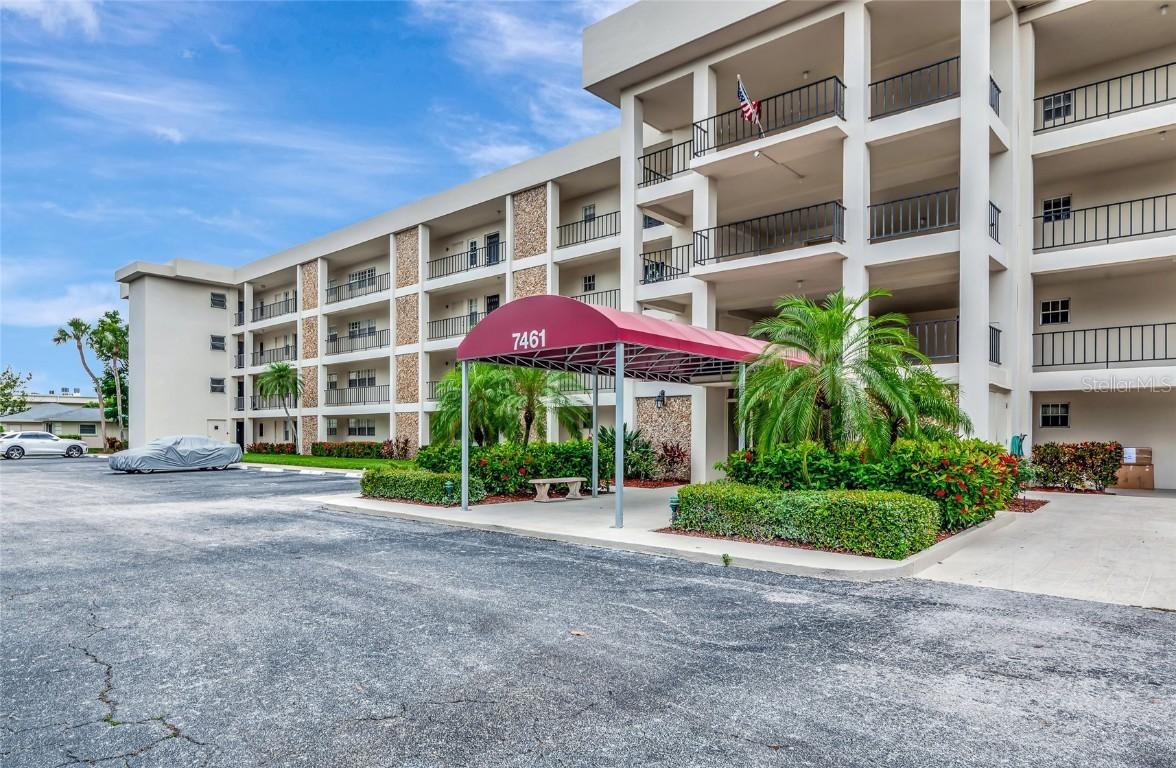 7461 W Country Club Dr. #203, Sarasota, FL 34243
