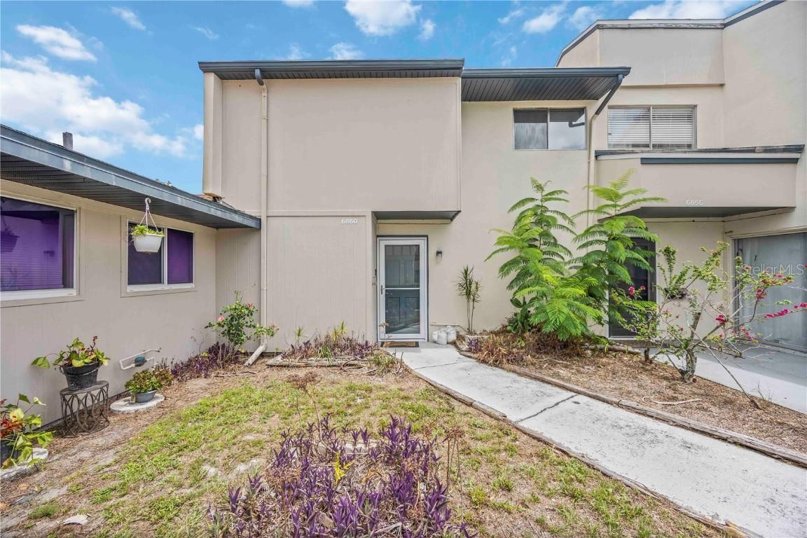 6860 Whitman Ct. #32B, Sarasota, FL 34243