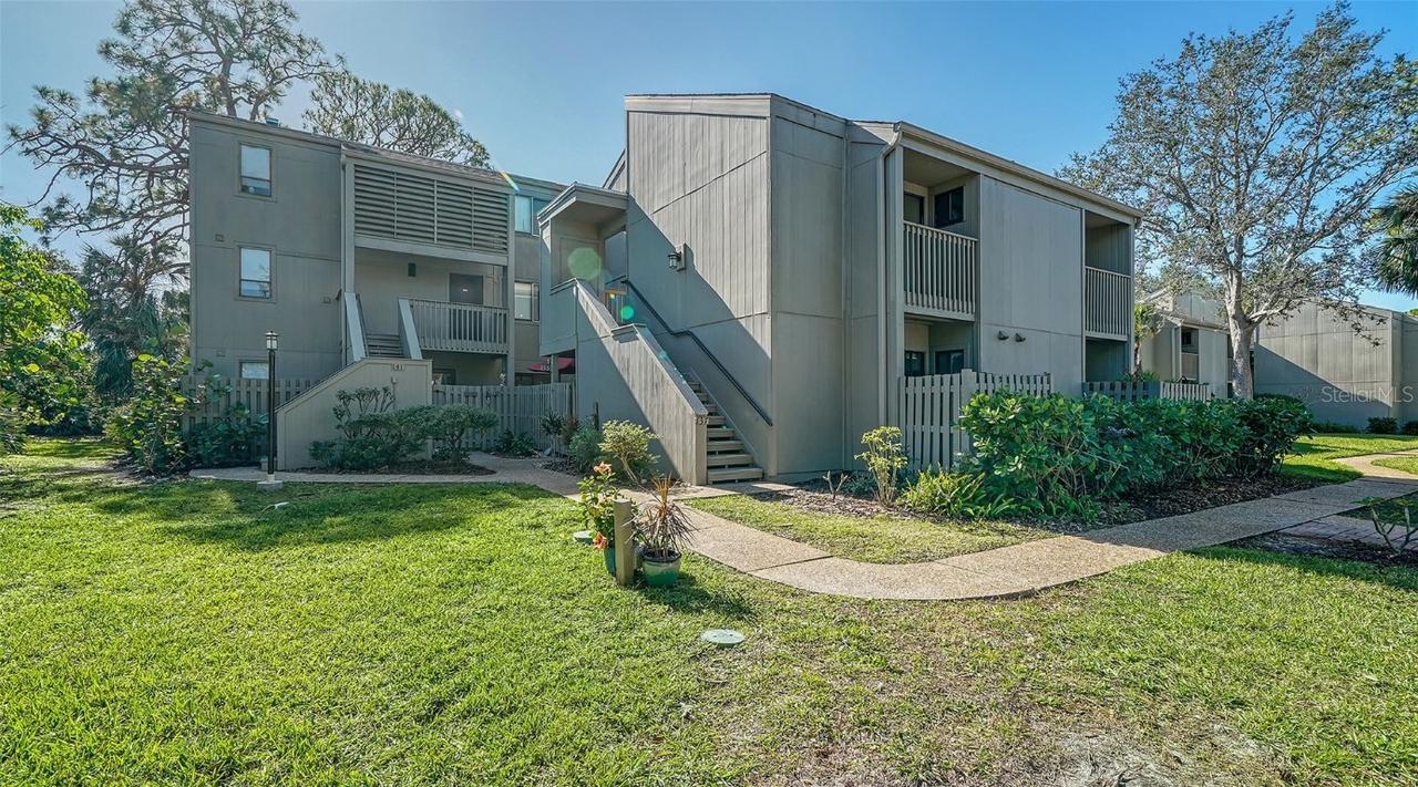 137 Woodland Pl., Osprey, FL 34229