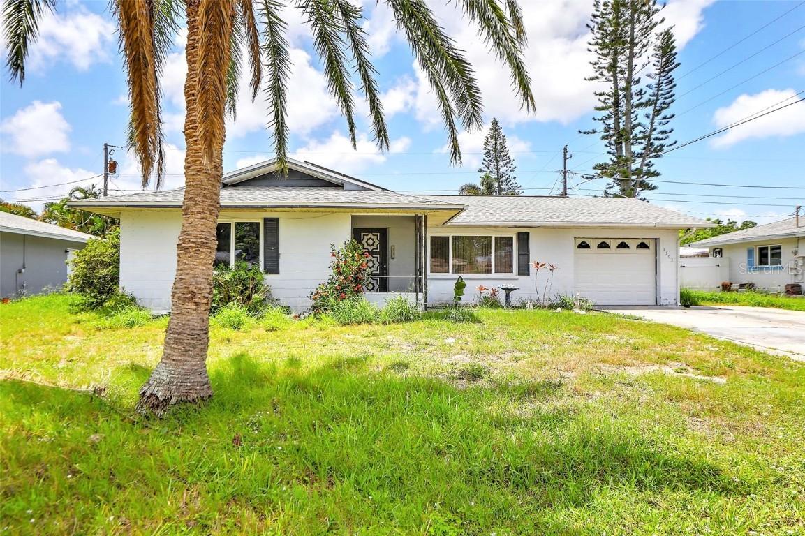 3303 Cambridge Dr., Bradenton, FL 34205