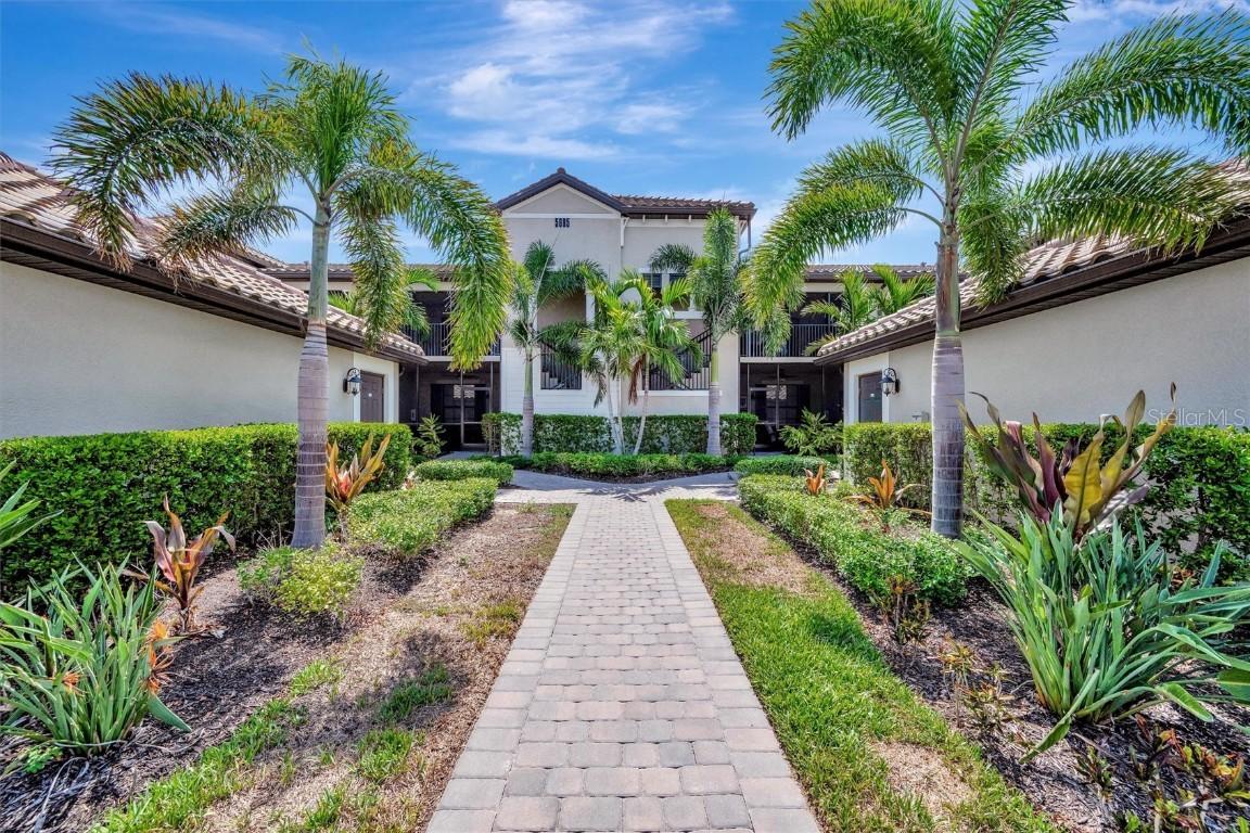 5695 Palmer Cir. #203, Bradenton, FL 34211