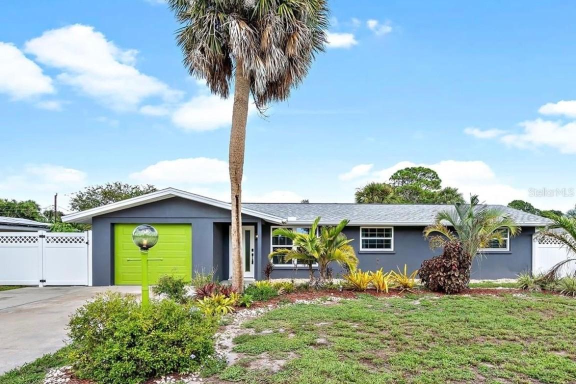 7355 Cass Cir., Sarasota, FL 34231