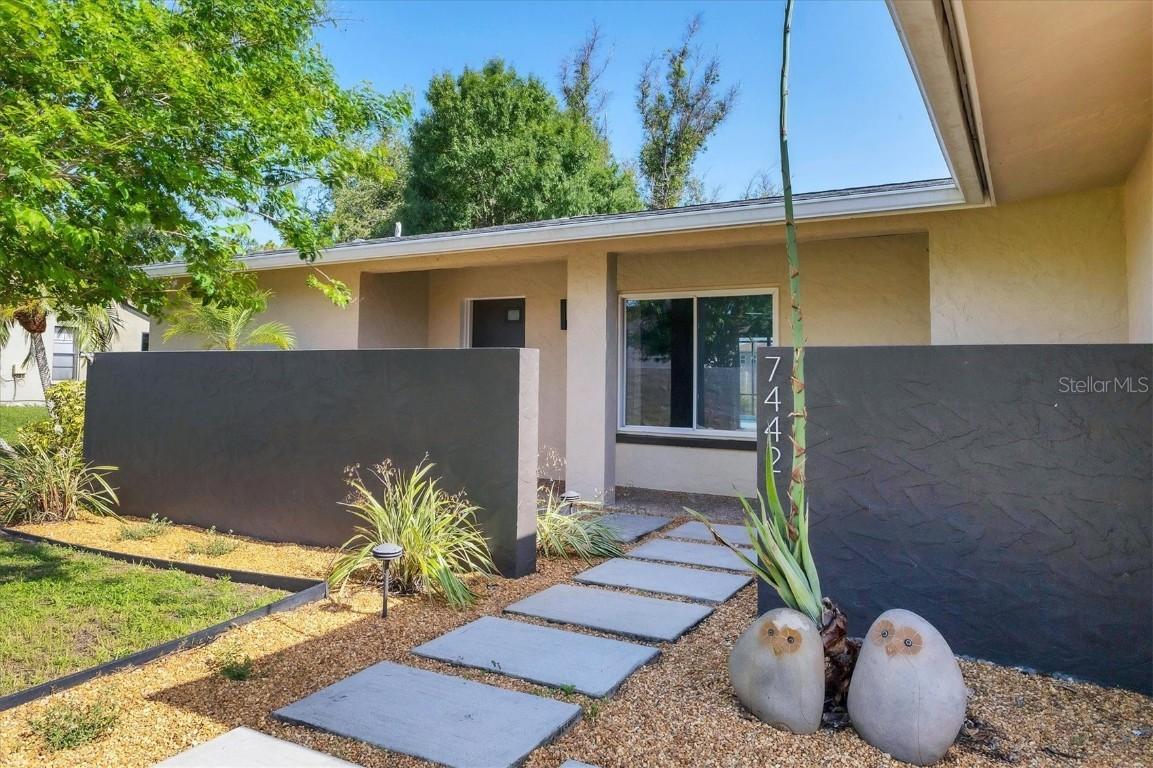 7442 N Leewynn Dr., Sarasota, FL 34240