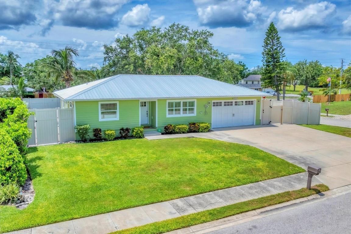 7727 9th Avenue Dr., Bradenton, FL 34209