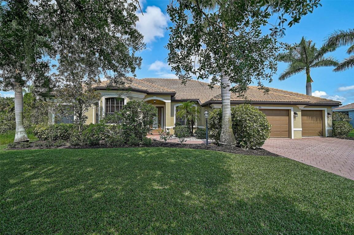 306 Country Meadows Way, Bradenton, FL 34212