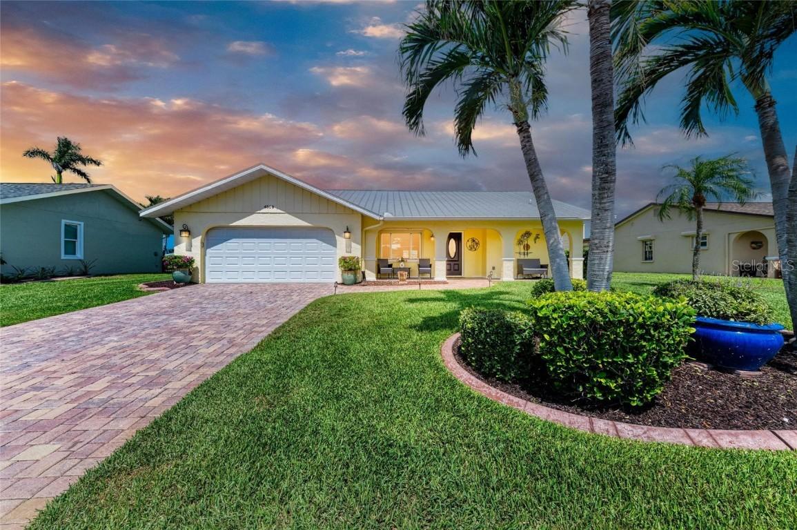 4508 Mangrove Point Rd., Bradenton, FL 34210