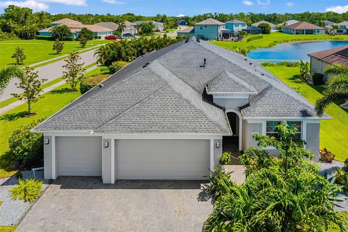 650 Rosemary Cir., Bradenton, FL 34212