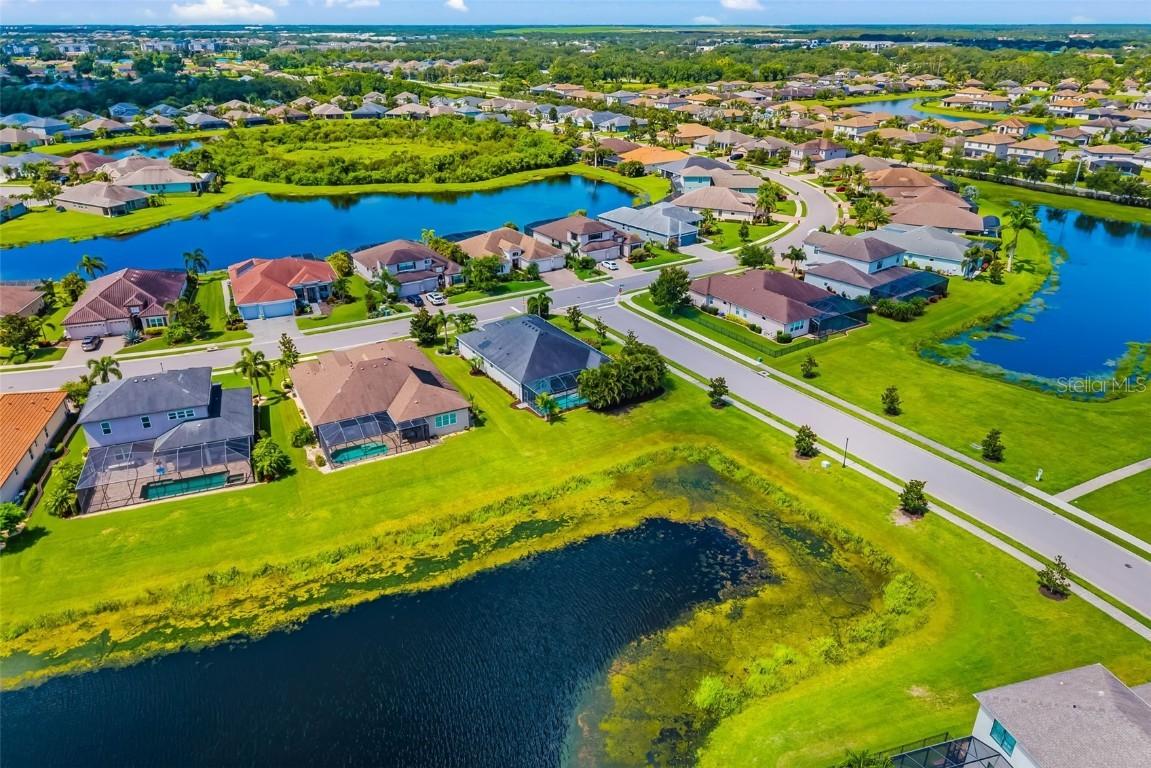 650 Rosemary Cir., Bradenton, FL 34212
