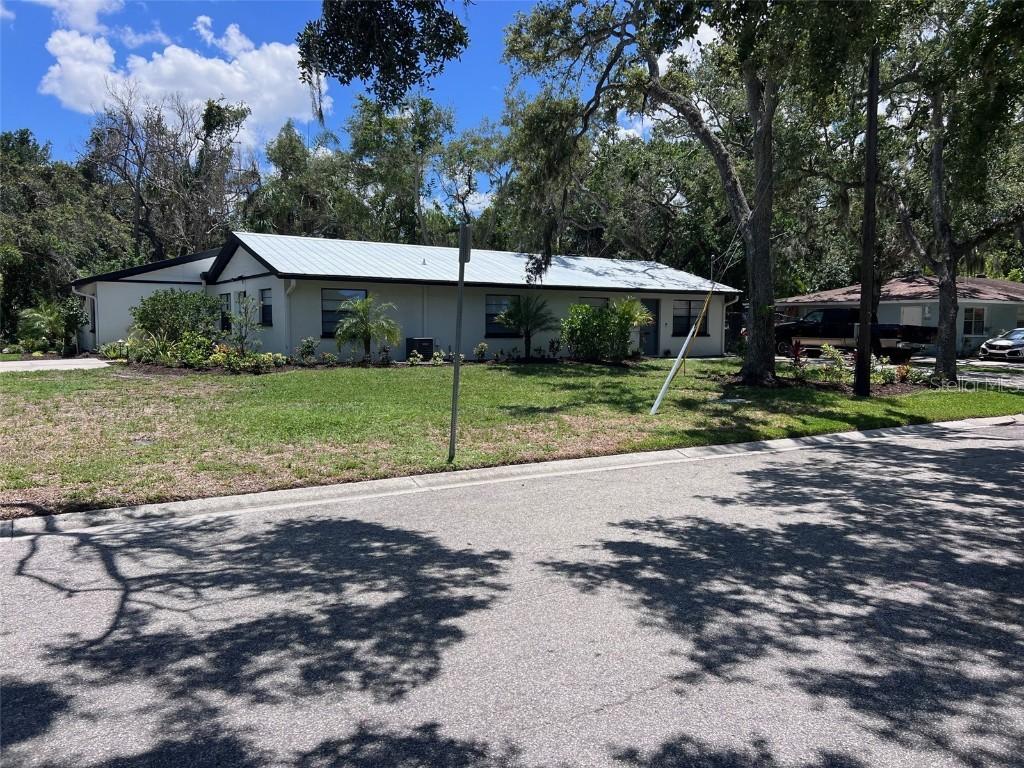 1840 3rd Ave., Bradenton, FL 34208