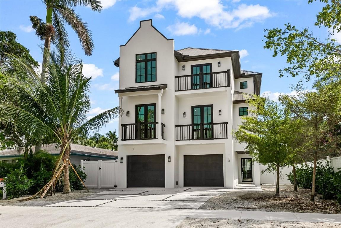 128 Fillmore Dr., Sarasota, FL 34236