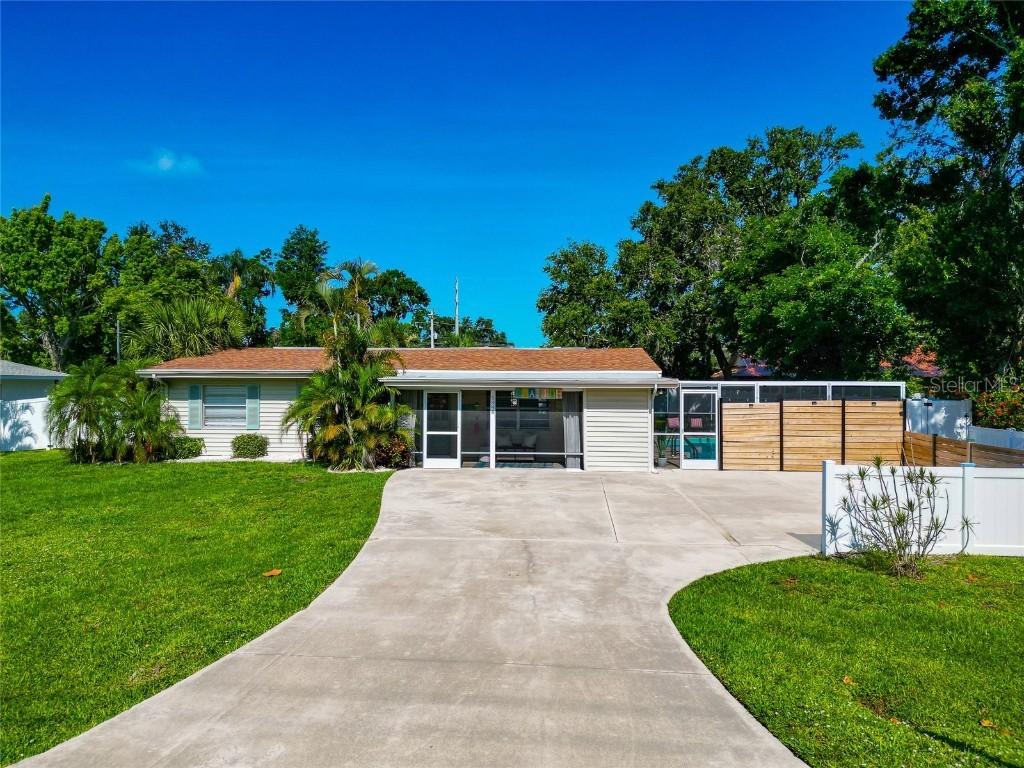 5948 Mirror Lake Rd., Sarasota, FL 34238