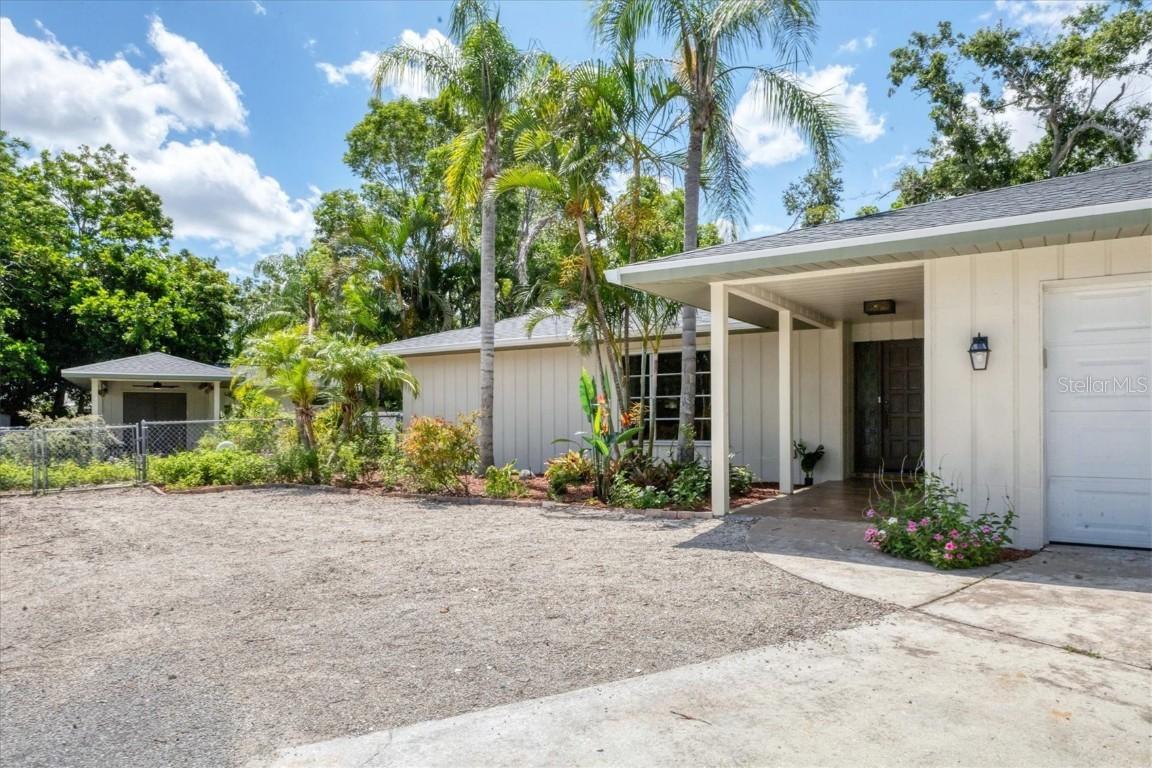2866 E Rainbow Cir., Sarasota, FL 34231