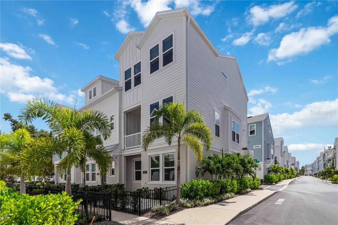2500 Boone Ct., Sarasota, FL 34237