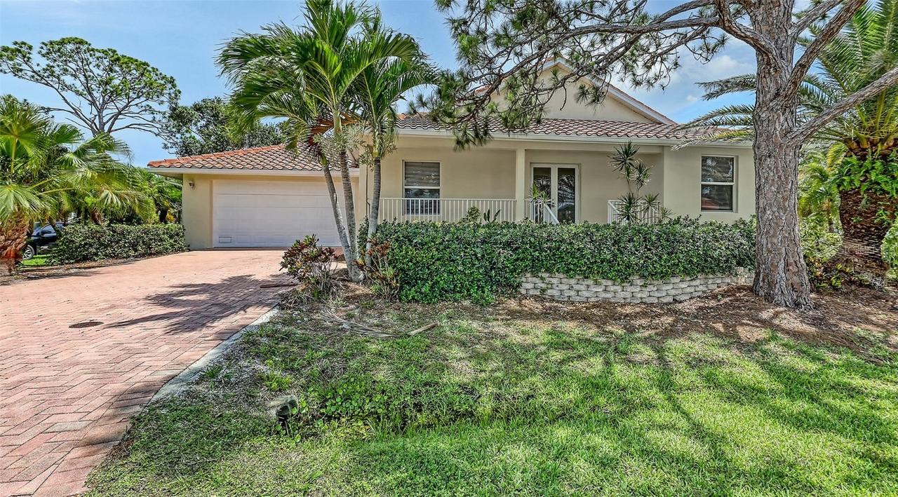 205 Sugarloaf Dr., Nokomis, FL 34275