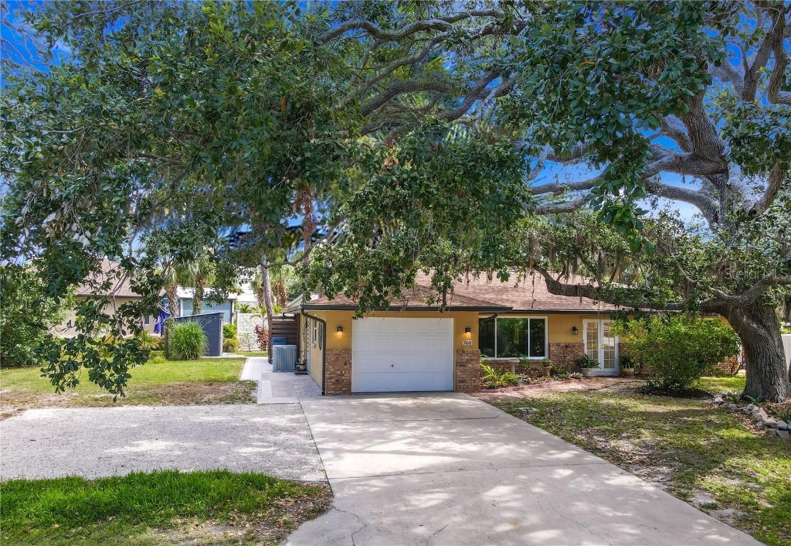 760 Azure Rd., Venice, FL 34293