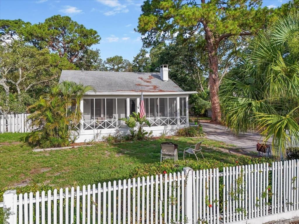 520 27th St., Bradenton, FL 34205