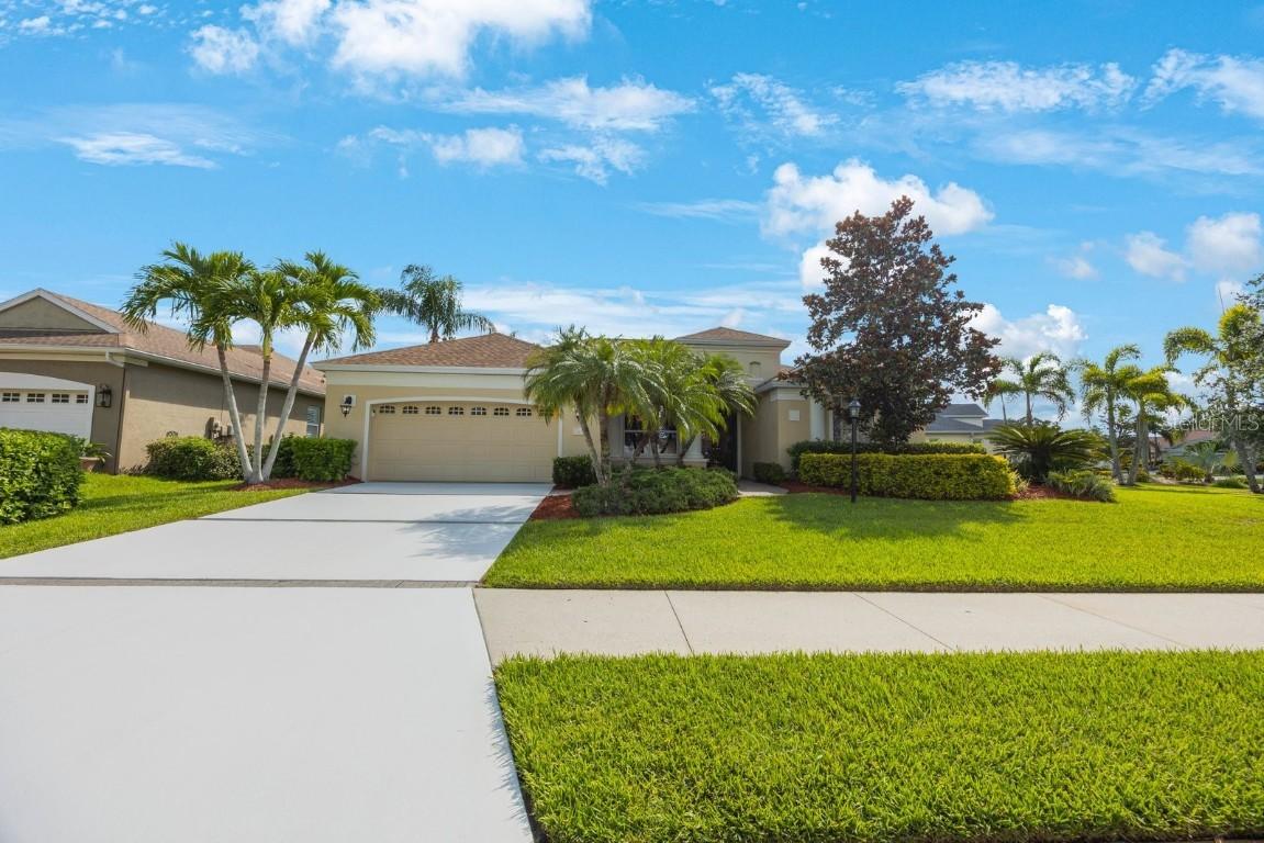 7615 Charleston St., Bradenton, FL 34201