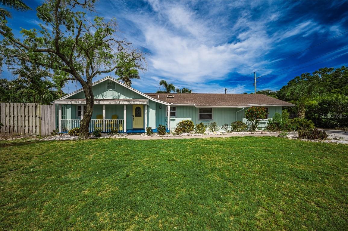 8709 9th Ave., Bradenton, FL 34209