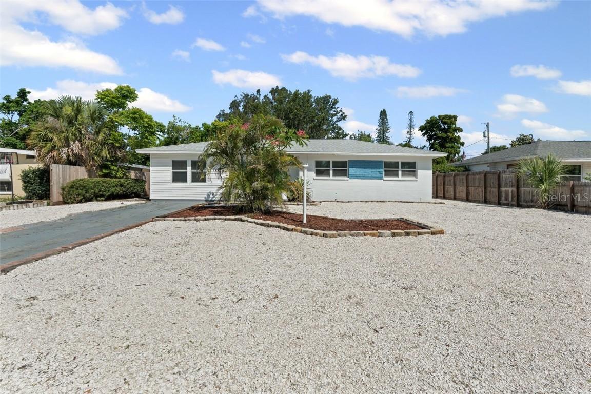 1404 Dartmouth Dr., Bradenton, FL 34207