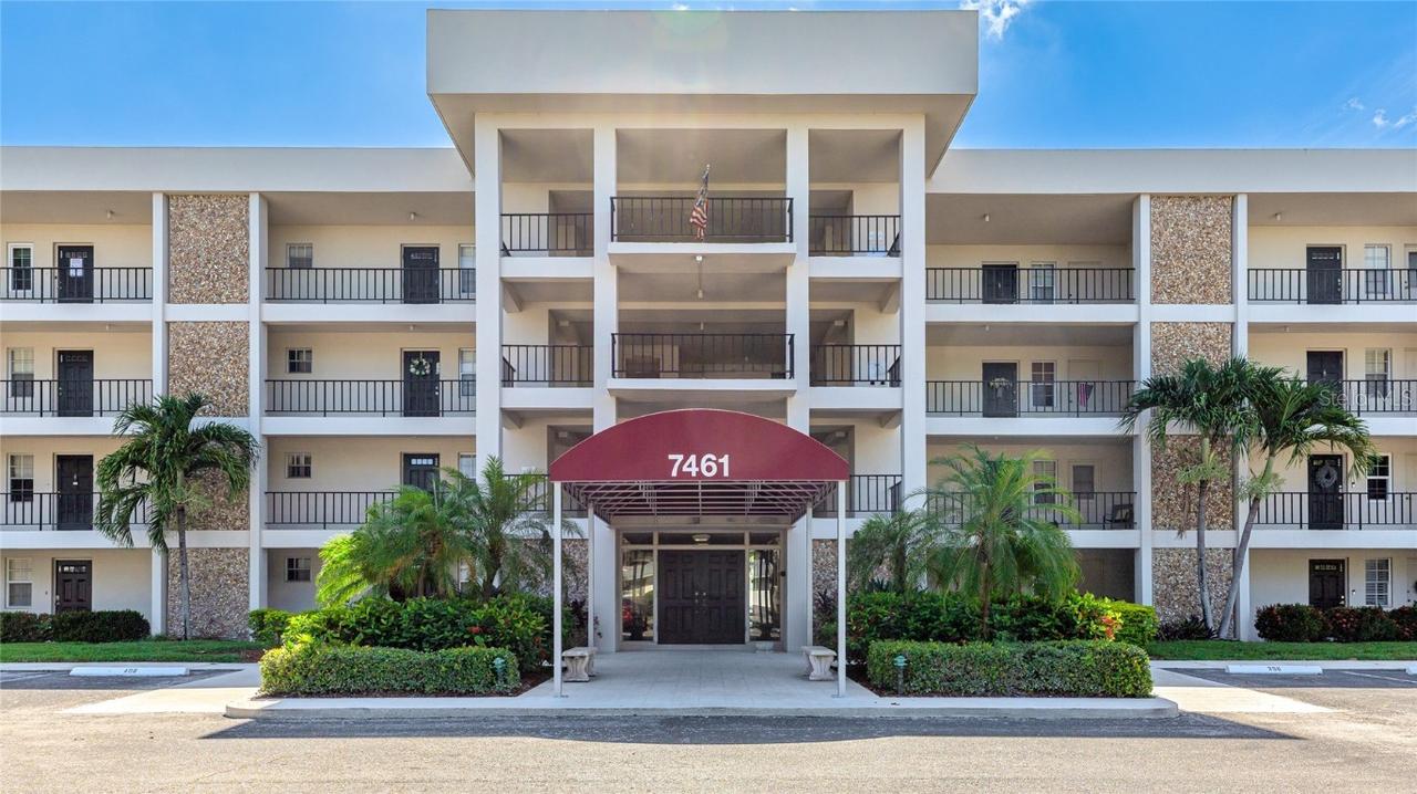 7461 W Country Club Dr. #206, Sarasota, FL 34243