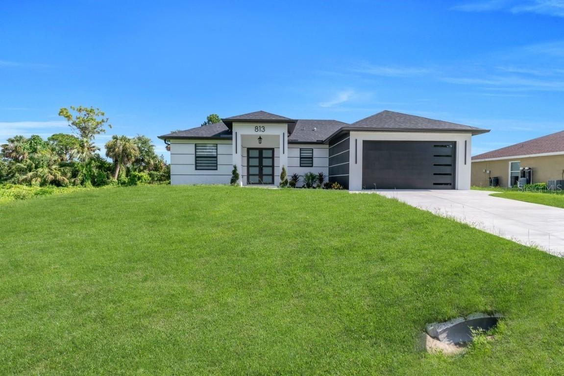 813 Porter St., Lehigh Acres, FL 33974