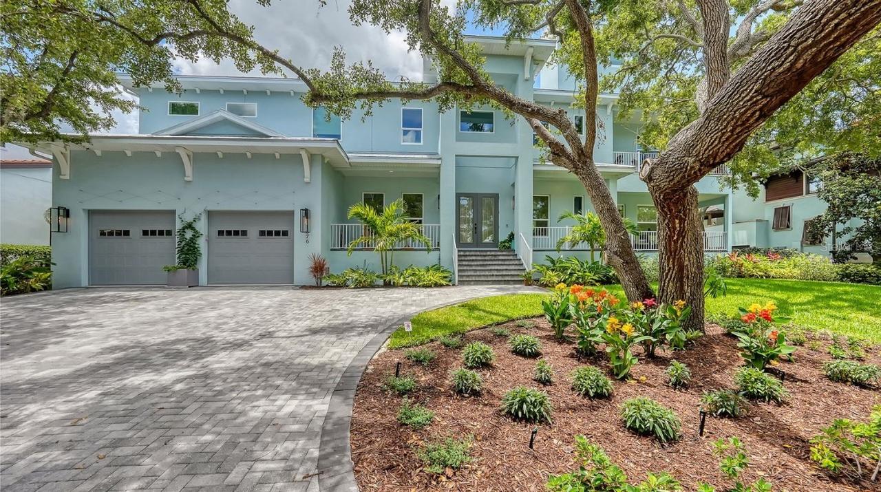1076 Tocobaga Ln., Sarasota, FL 34236