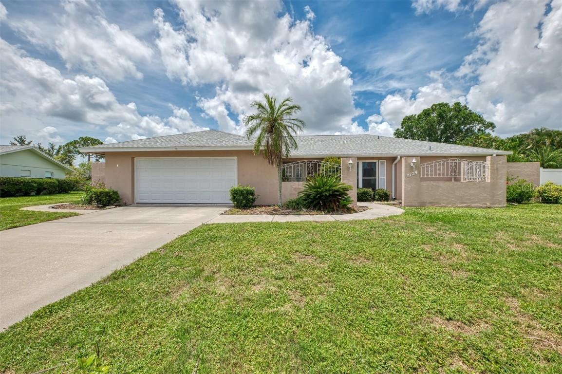5124 Palm Aire Dr., Sarasota, FL 34243