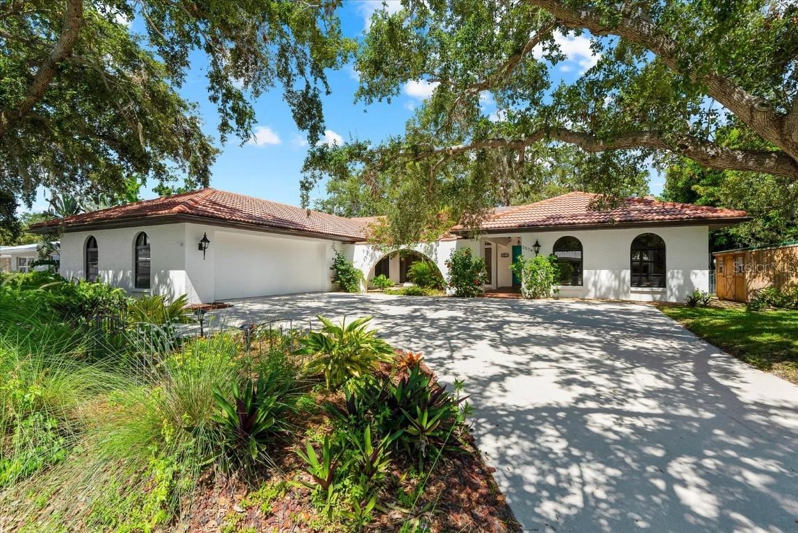 2504 Tanglewood Dr., Sarasota, FL 34239
