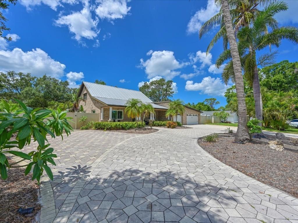 7615 Alhambra Dr., Bradenton, FL 34209
