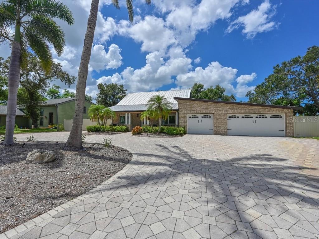 7615 Alhambra Dr., Bradenton, FL 34209