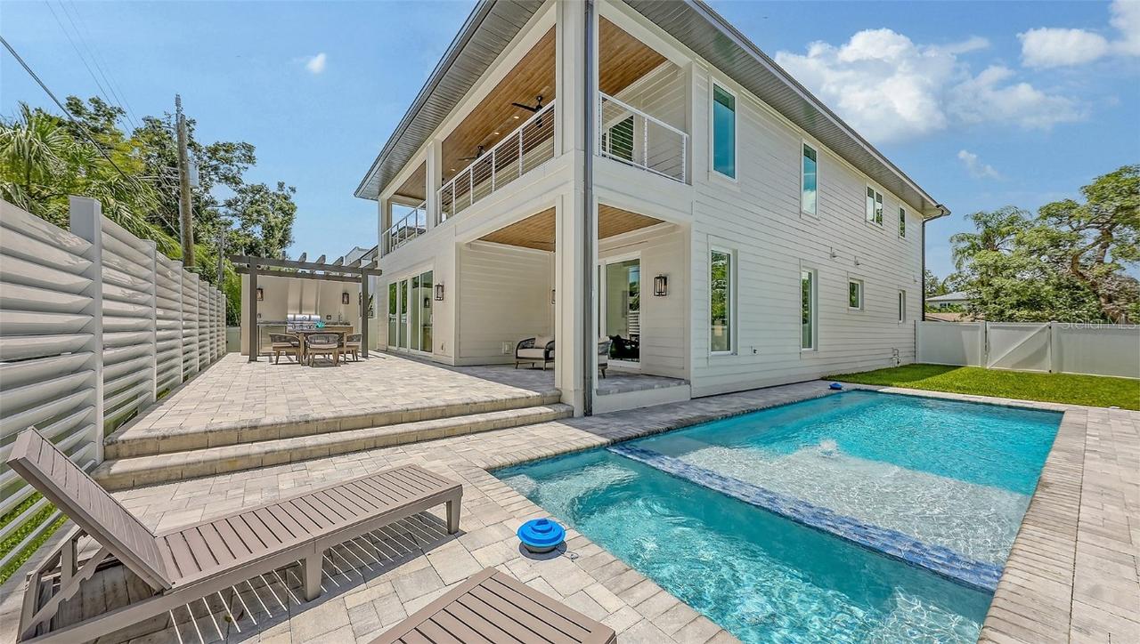 2596 Floyd St., Sarasota, FL 34239