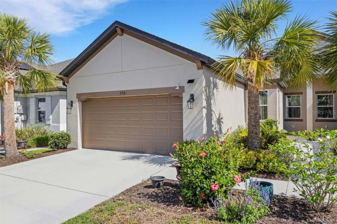 5981 Amberly Dr., Bradenton, FL 34208