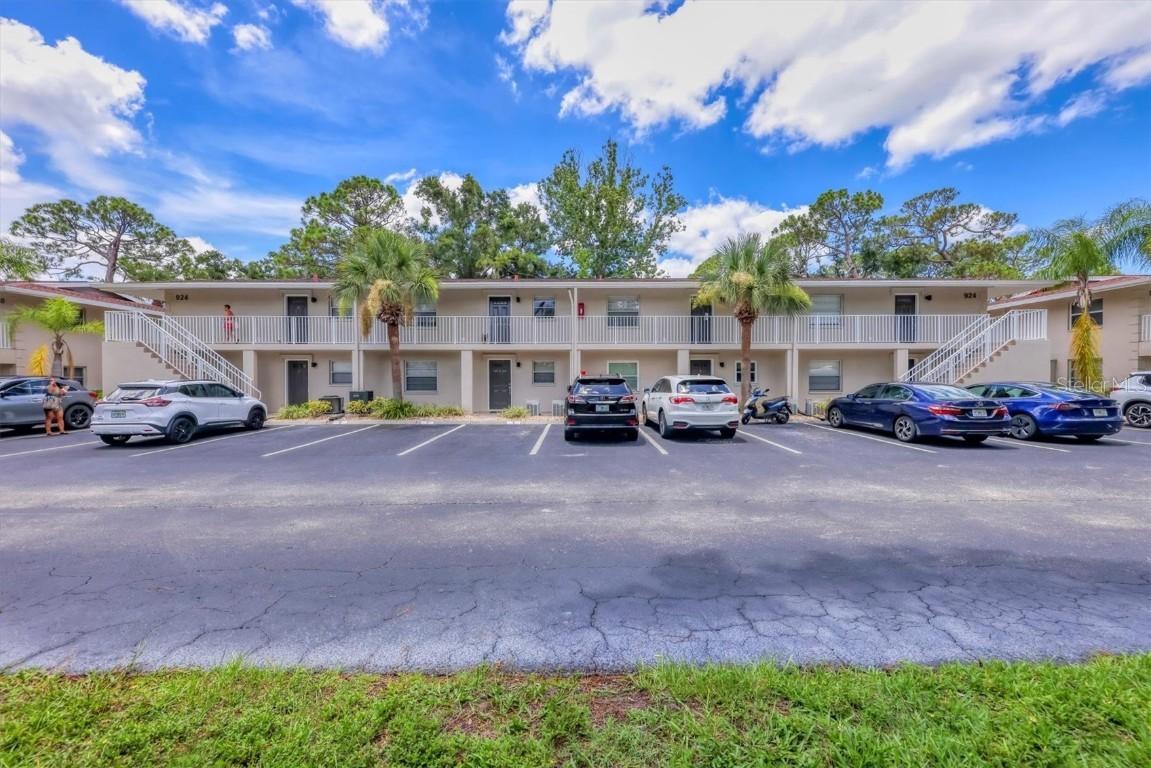 924 La Costa Cir. #4, Sarasota, FL 34237
