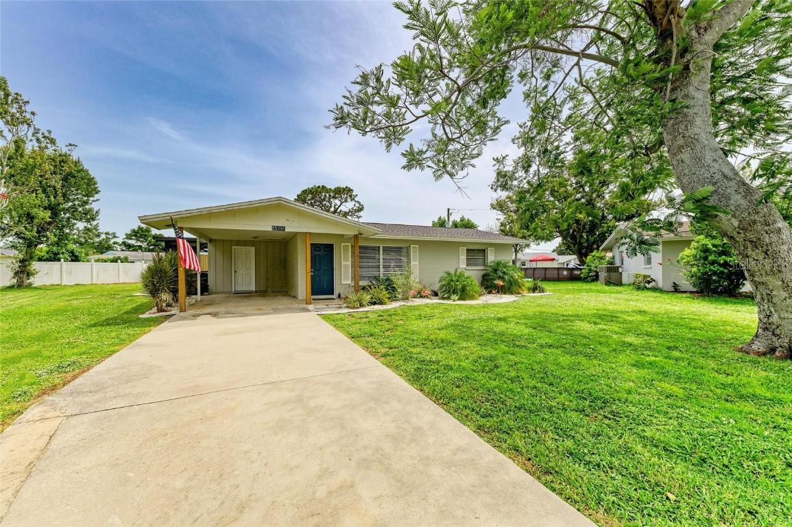 237 Saxon Cir., Venice, FL 34293