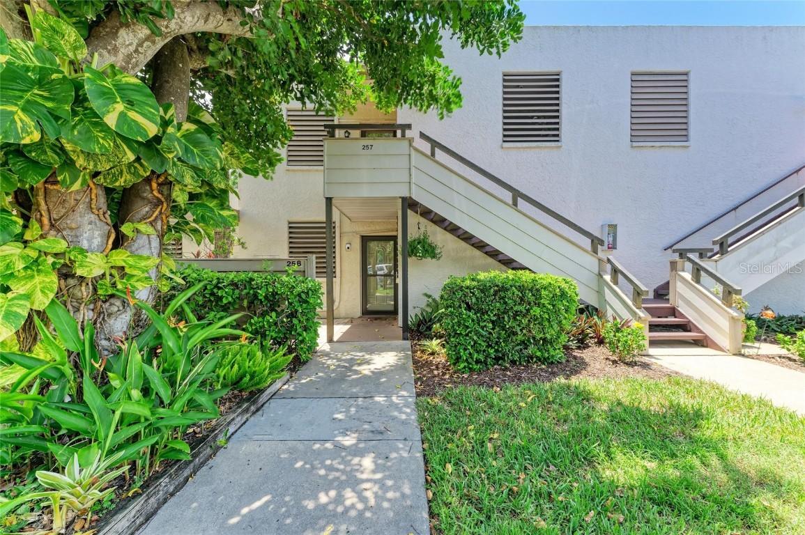 258 Sherwood Dr., Bradenton, FL 34210