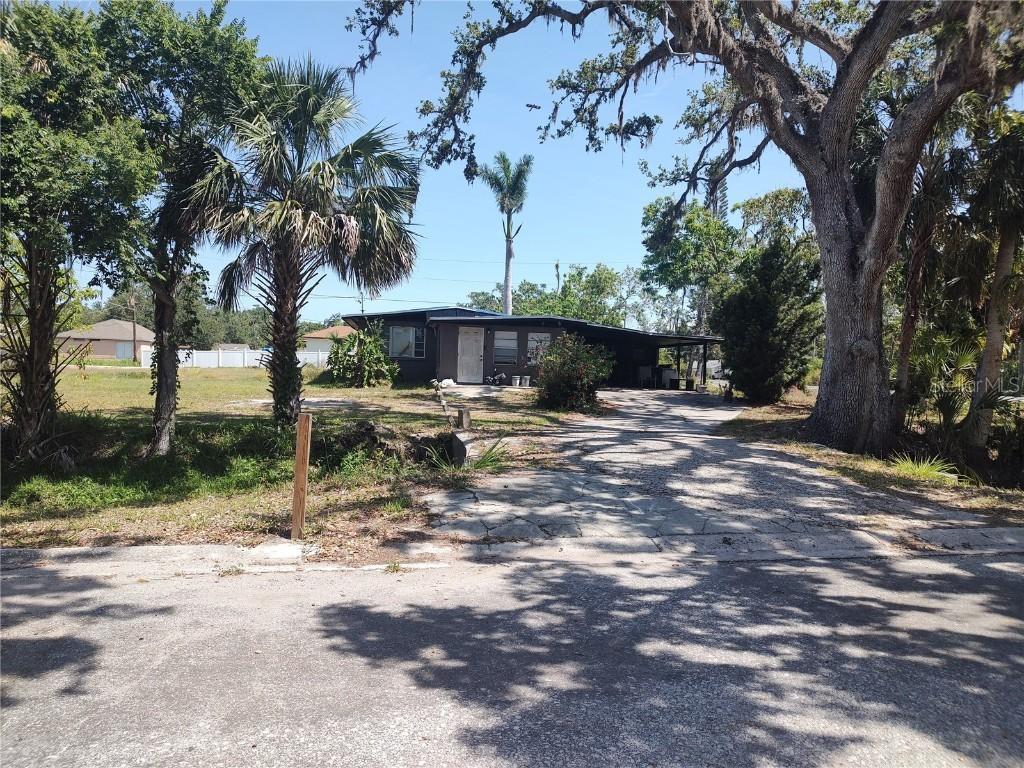 1423 17th Ave., Bradenton, FL 34208