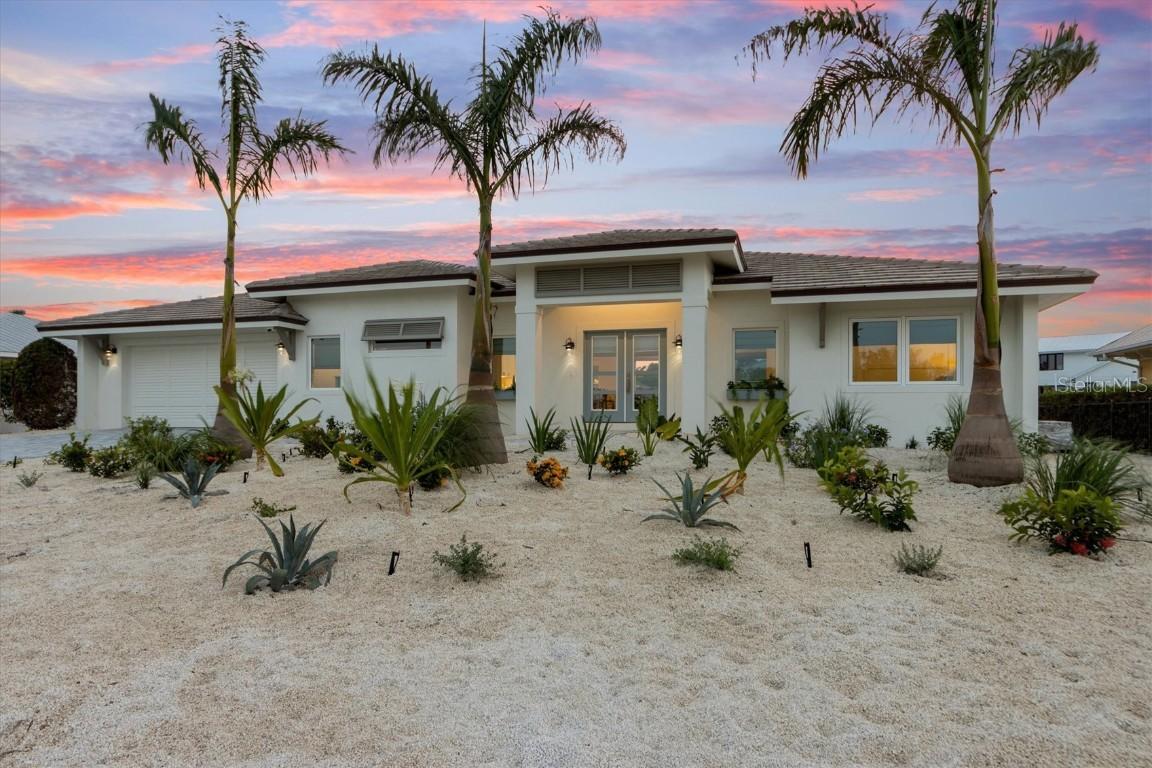 605 Ivanhoe Ln., Holmes Beach, FL 34217