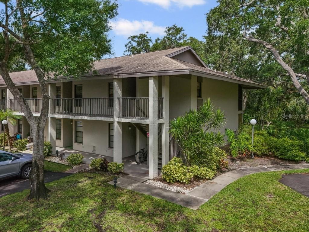 3003 Quail Hollow #10, Sarasota, FL 34235