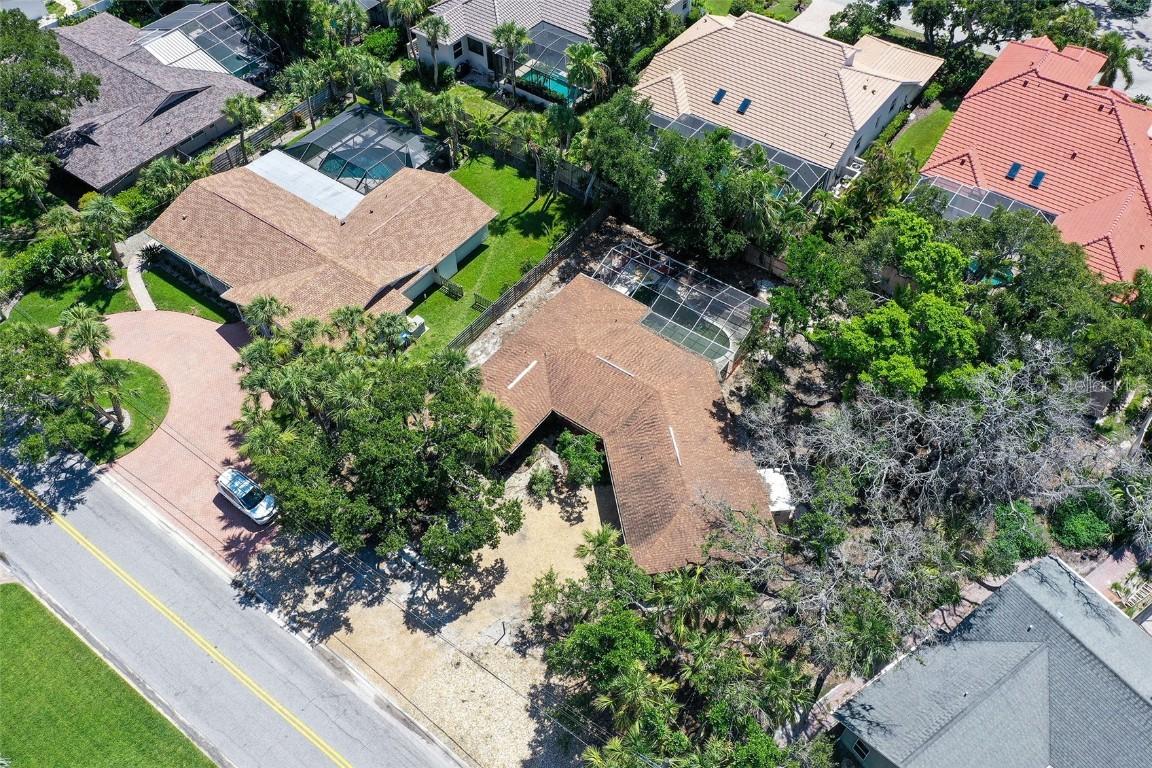 5587 Shadow Lawn Dr., Sarasota, FL 34242
